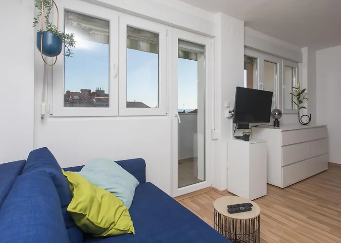 Makaria Apartament *