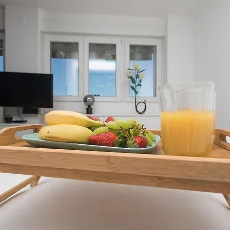 Apartament Makaria *