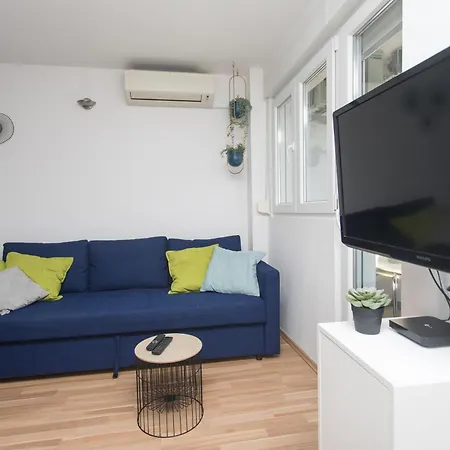 Makaria Apartament *